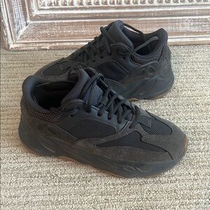 Yeezy Boost 700, size 4.5